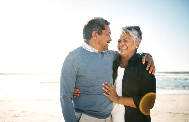 istock Falling in love on the beach 871951818