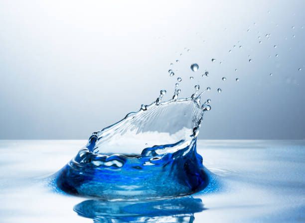 istock Beautiful splash of water 871970504