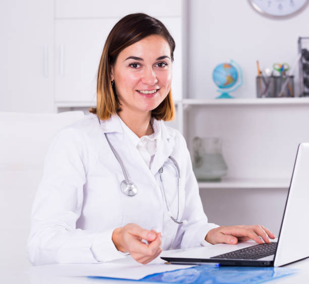istock Female doctor offering help 871981162