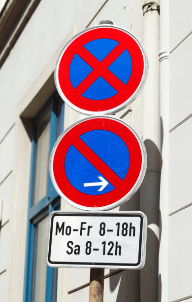 istock Traffic sign Absolute stopping ban 872019328