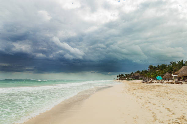 大西洋上空的熱帶風暴。颶風進入加勒比海, 墨西哥灣 - hurricane florida 個照片及圖片檔