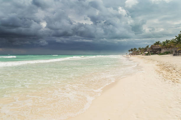 大西洋上空的熱帶風暴。颶風進入加勒比海, 墨西哥灣 - hurricane florida 個照片及圖片檔