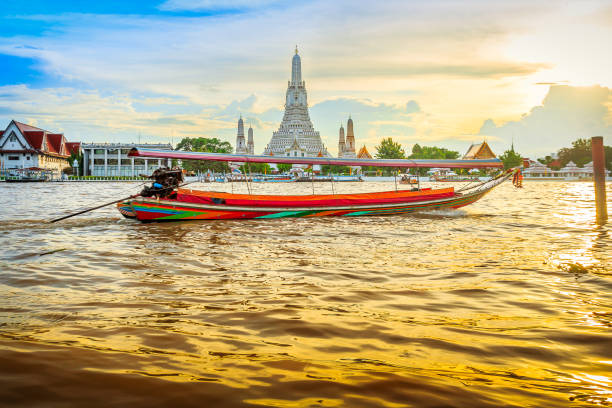 istock Wat Arun, Bangkok, Thailand - 872061894