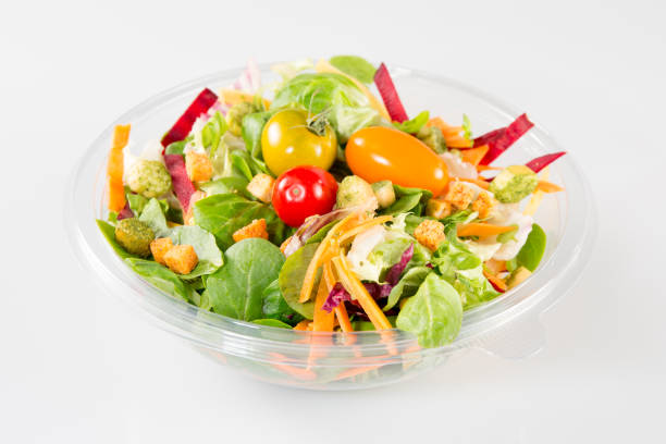 nahaufnahme von take away schüssel mit fast-food-salat - close up green plate salad stock-fotos und bilder