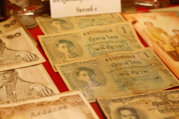 istock Blurred  and select focus of money : Banknote 872082772