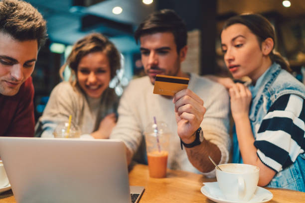 istock Friends booking trip online with credit card 872085590