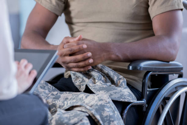 istock Unrecognizable wounded military officer talks to therapist 872120600