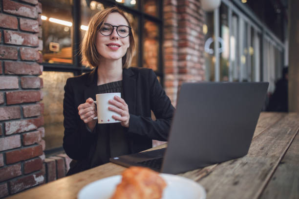 istock Woman working in the cafe 872138520
