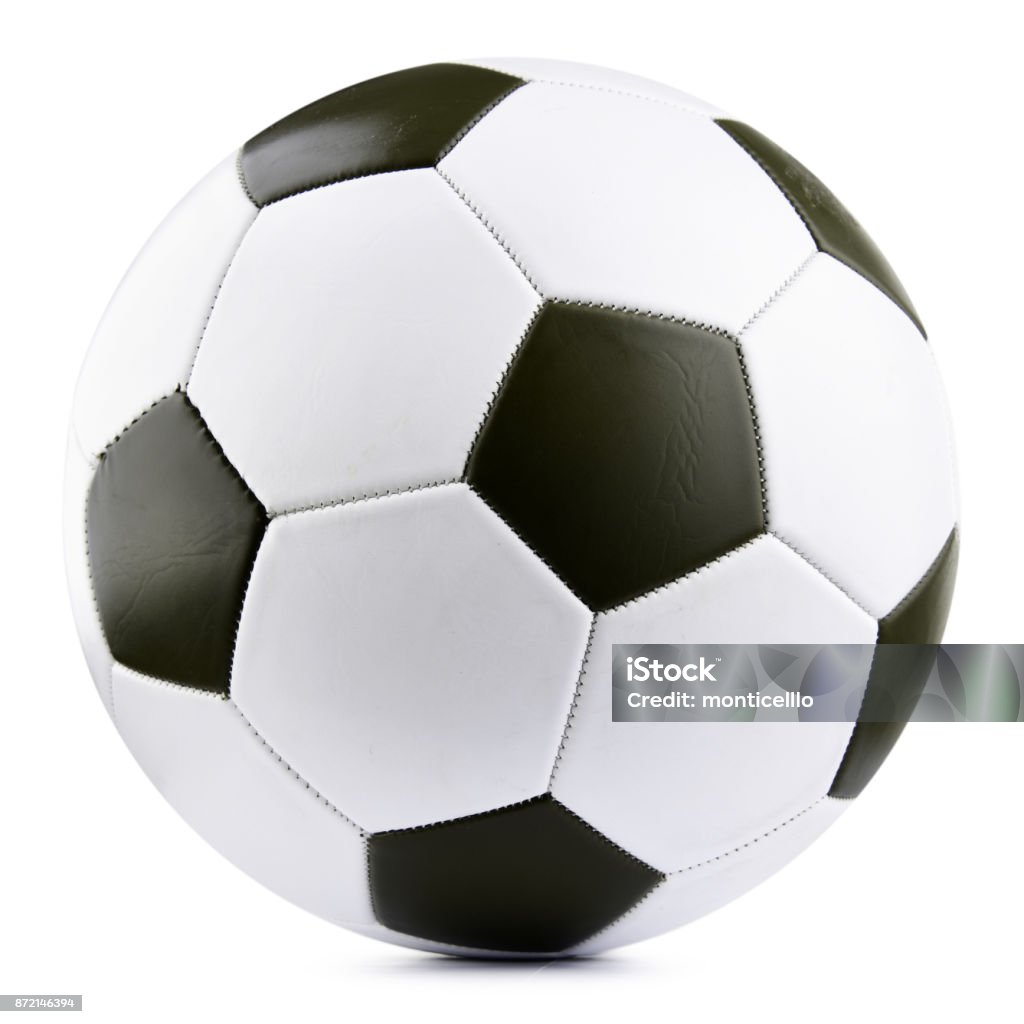 Ballon de football cuir isolé sur fond blanc - Photo de Ballon de football libre de droits