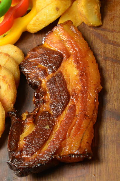 istock Fried Bacon with onion rings and salad 872192374