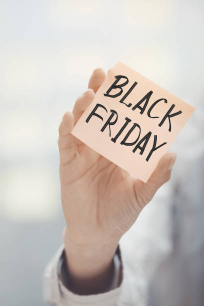 istock Woman holding sticky note Black Friday text 872264040