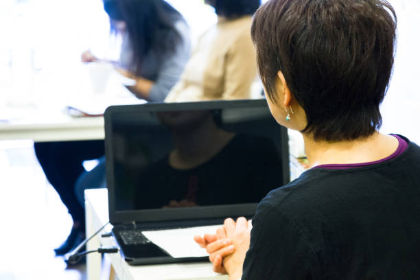 istock Female Leaders giving a presentation 872294442