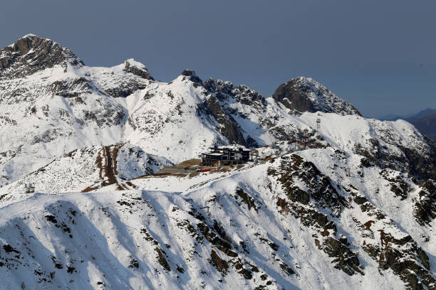istock Great photos of snowy mountains 872317162