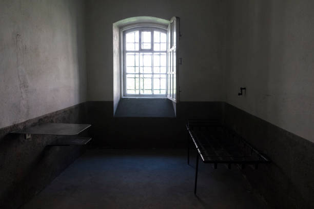 프리즌 - bed table prison prison cell 뉴스 사진 이미지