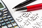 blickte-auf-zwei-stifte-auf-komplexe-gleichung-mit-taschenrechner.jpg?b=1&s=170x170&k=20&c=FYlU6ZJ3yi14IYZwT1lReCCcZaOACm06tXWK_GusAzw=