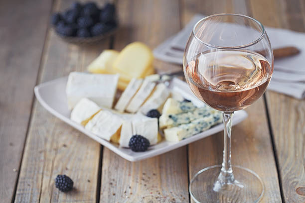 a glass of rose wine served with cheese plate, blackberries and baguette - restaurant food food and drink industry food service occupation imagens e fotografias de stock