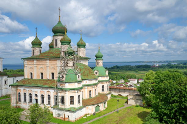 catedral da assunção, no mosteiro de goritsky assunção, pereslavl zalessky, rússia - plescheevo - fotografias e filmes do acervo