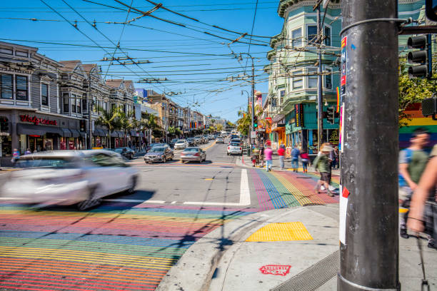 castro district rainbow fußgängerüberweg kreuzung - san francisco, kalifornien, usa - crosswalk crowd activity long exposure stock-fotos und bilder