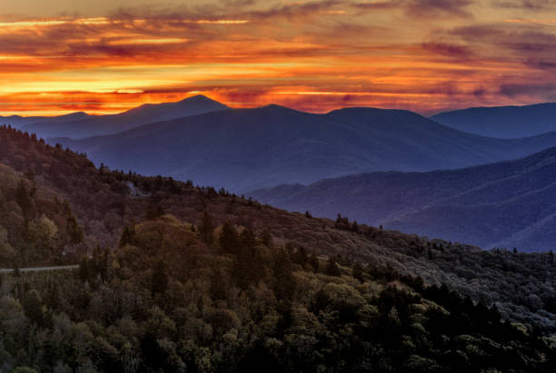 istock Sunrise On the Blue Ridge Parkway 872461062