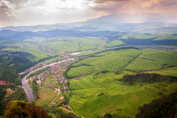 istock View from the Three Crowns on the Dunajec in Polish Pieniny 872534358
