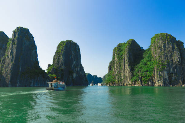 istock Islands in Halong Bay, Vietnam 872538232