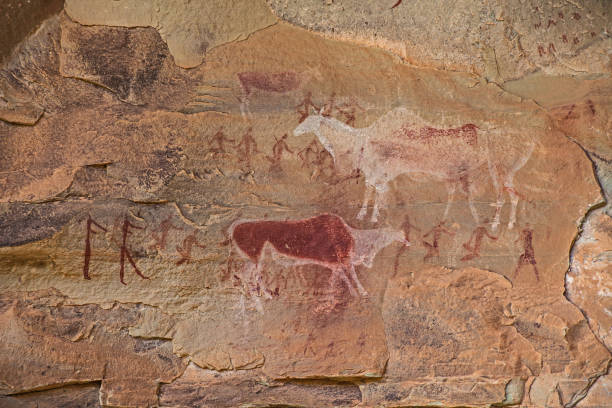 arte rupestre 3 - cave painting rock africa bushmen fotografías e imágenes de stock