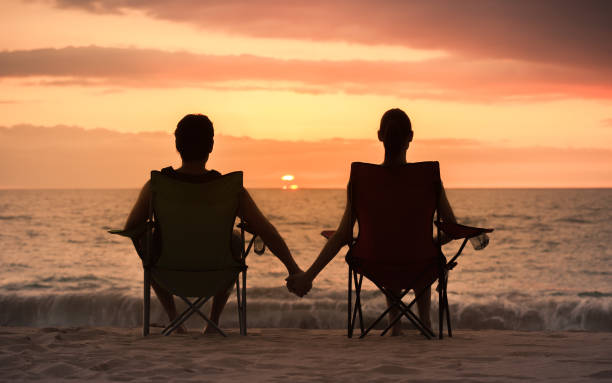 istock Happy couple on the beach 872576140