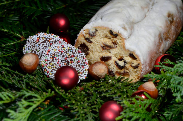 istock Sweet German bread with raisins and icing sugar and Christmas decoration 872576156