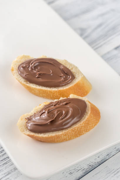 istock Slices of baguette with chocolate cream 872588712