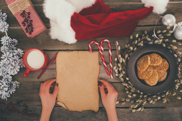 istock blank card and santa hat 872597090
