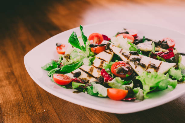 istock Salad with grilled cheese 872608566
