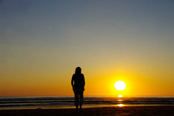istock Woman in silhouette 872618278