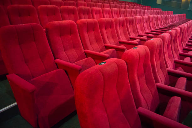 istock Aisle with rows of red seats 872618520