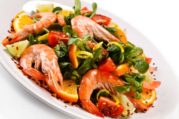 istock Shrimps with rice noodles and vegetables 872622042