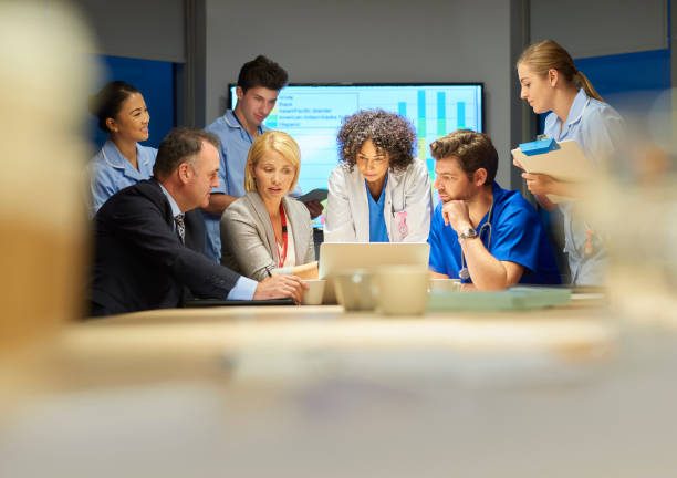 istock business presentation to hospital professionals 872642980