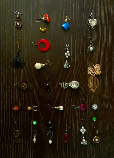 istock Jewellery earrings knolling 872700658