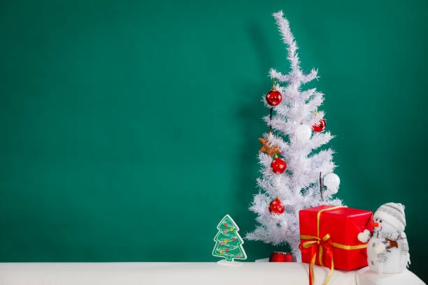 istock Christmas tree, red gift and decorative snowman 872743002