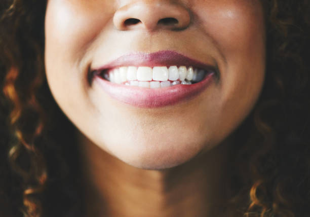 quando tutto il resto fallisce, sorridi! - sorriso aperto foto e immagini stock