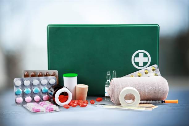 First aid kit. First aid kit with medical supplies on light background 加密货币交易所 stock pictures, royalty-free photos & images