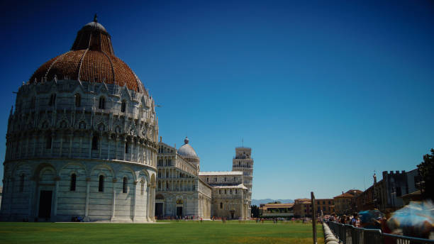 a basílica, batistério e a torre inclinada de pisa, itália - camposanto monumentale - fotografias e filmes do acervo