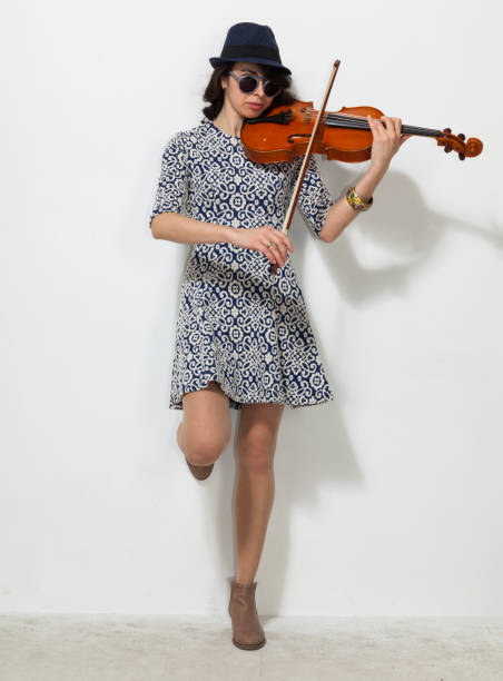 istock Young woman with dark glasses and a violin 872904872