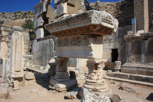 istock Fragments of a temple 872953204