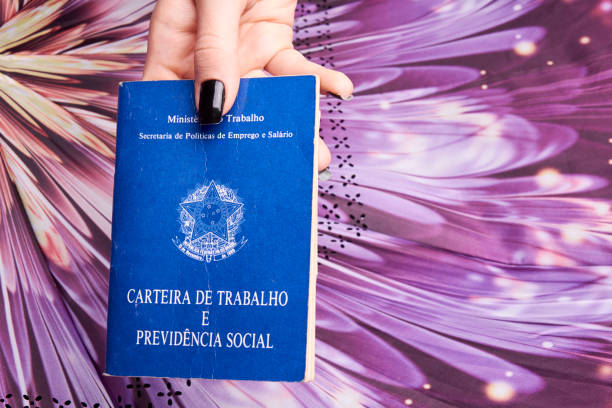 istock Hand holding a Brazilian social security document 872969566