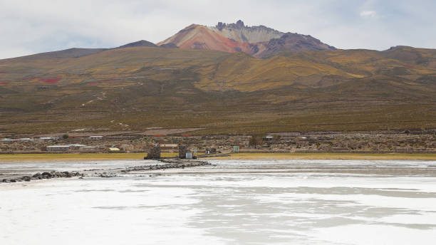 istock Tunupa volcano in Salar de Uyuni 872976438