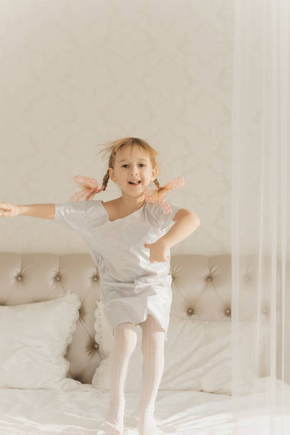 istock Little Girl and clock 872980464