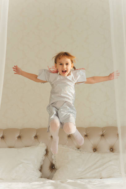istock Little Girl and clock 872980626