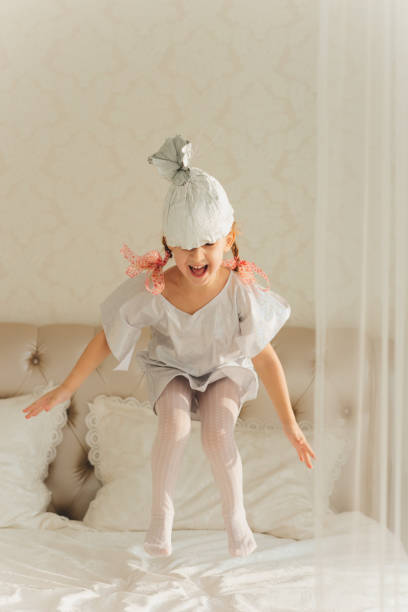 istock Little Girl and clock 872980654