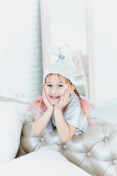 istock Little Girl and clock 873000652