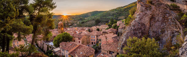 istock Panorama in Moustiers Sainte Marie 873034068