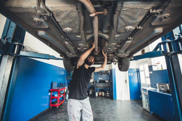 istock Car mechanic working under a vehicle at workshop 873062078